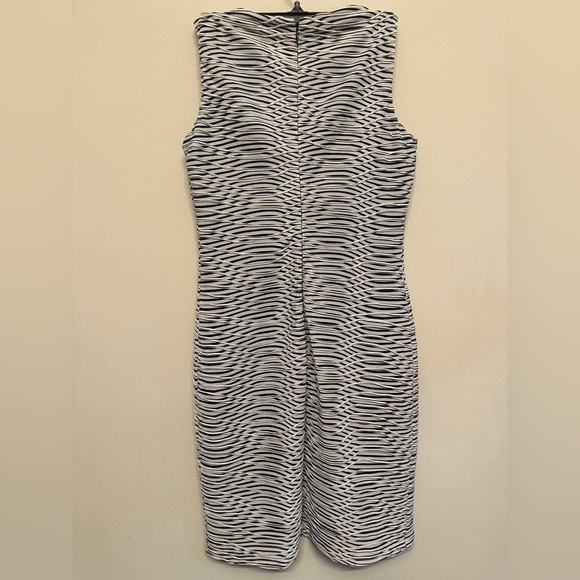 Calvin Klein Black and White Textured Mini Dress Size 4 - Picture 4 of 4